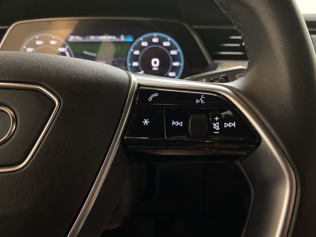 Used 2022 Audi e-tron Premium w/ Convenience Plus Package AWD/4WD image 32