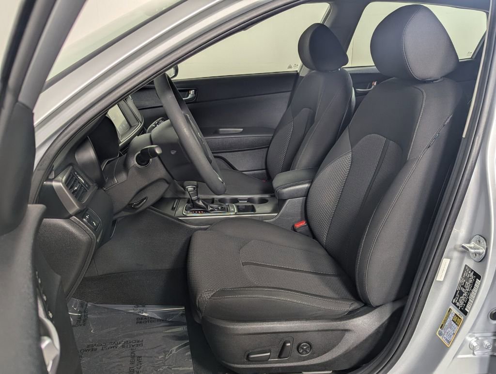 Used 2017 Kia Optima LX w/ Convenience Plus Package FWD image 12