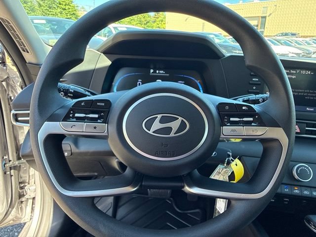 Used 2026 Hyundai Elantra SE FWD image 13