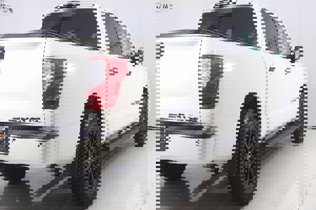 Used 2019 Nissan Titan SV w/ SV Convenience Package image 42