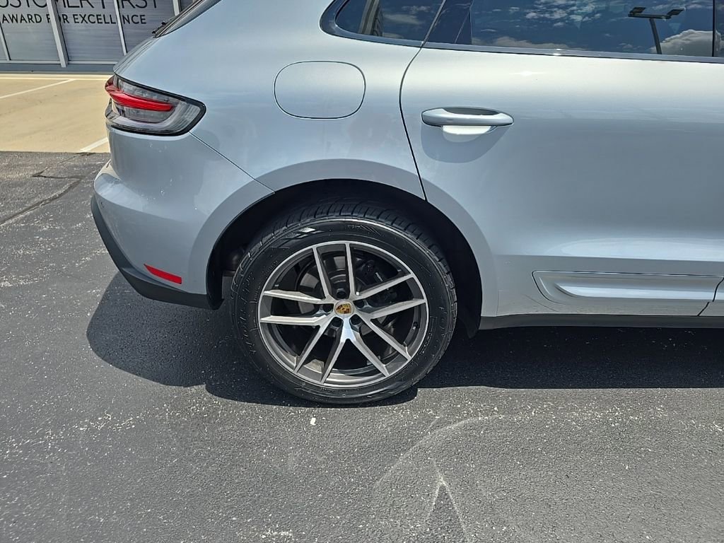 Used 2022 Porsche Macan S w/ Premium Package image 12