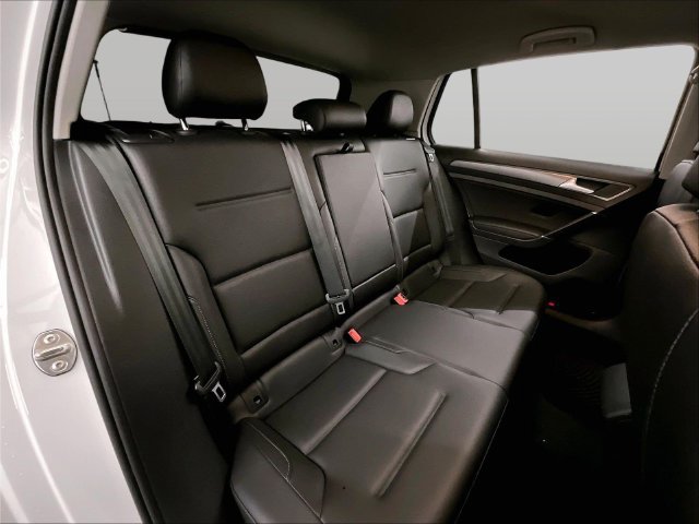 Used 2021 Volkswagen Golf 4-Door FWD image 26