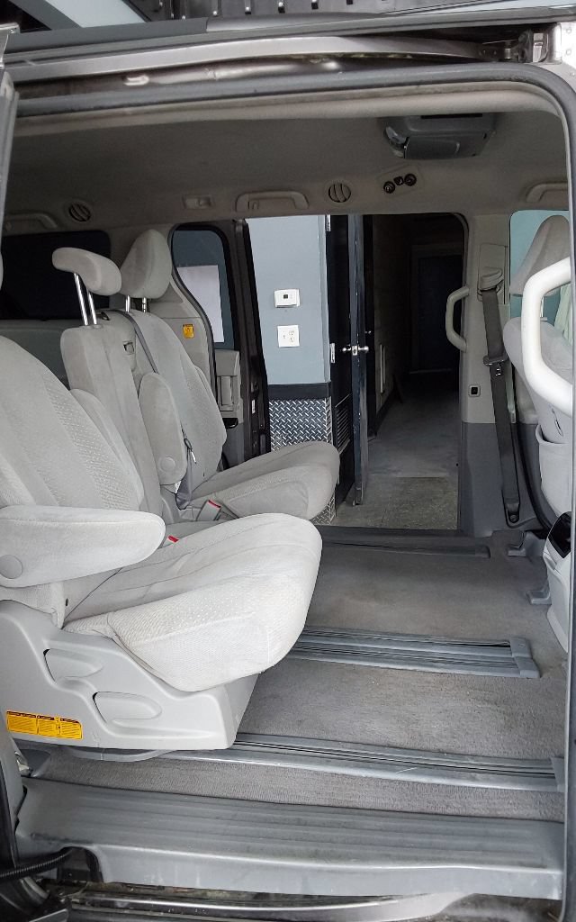 Used 2011 Toyota Sienna LE FWD image 30