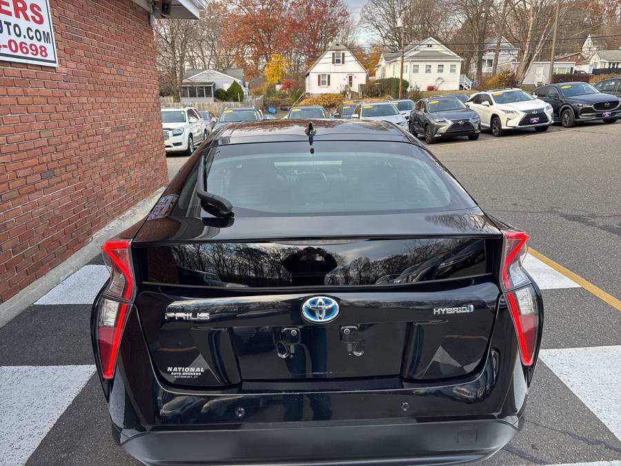 Used 2018 Toyota Prius Two image 9