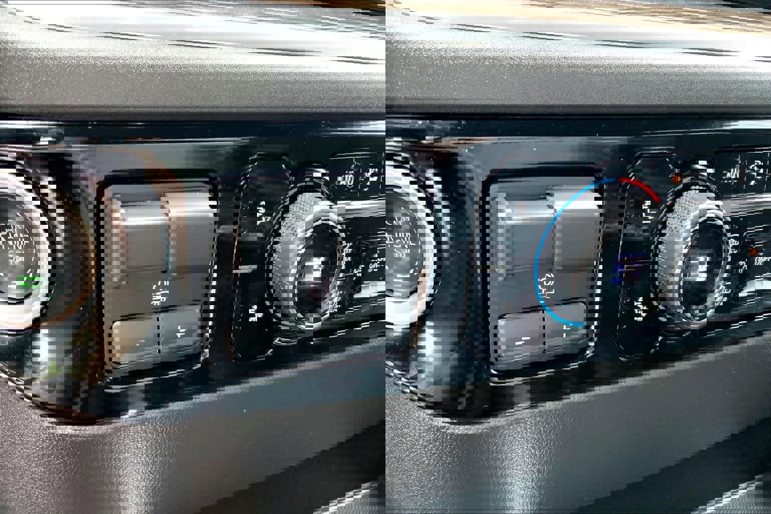 Used 2024 Chevrolet Silverado 1500 LT Trail Boss w/ Convenience Package II AWD/4WD image 30