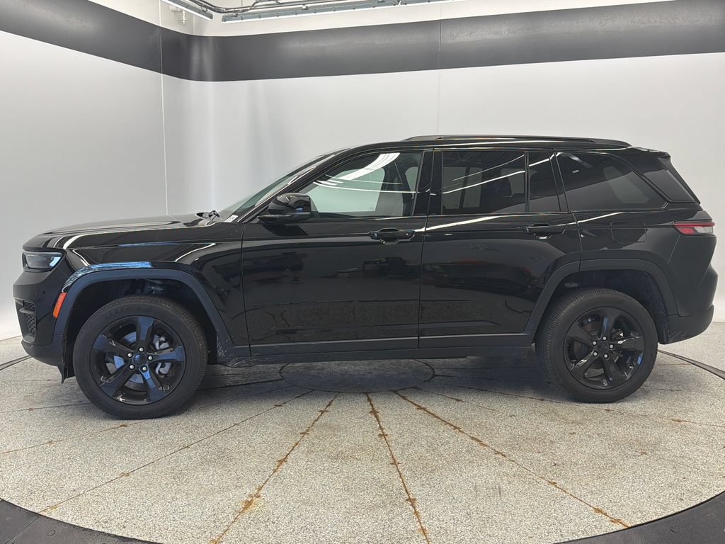 Certified 2024 Jeep Grand Cherokee Altitude AWD/4WD image 6
