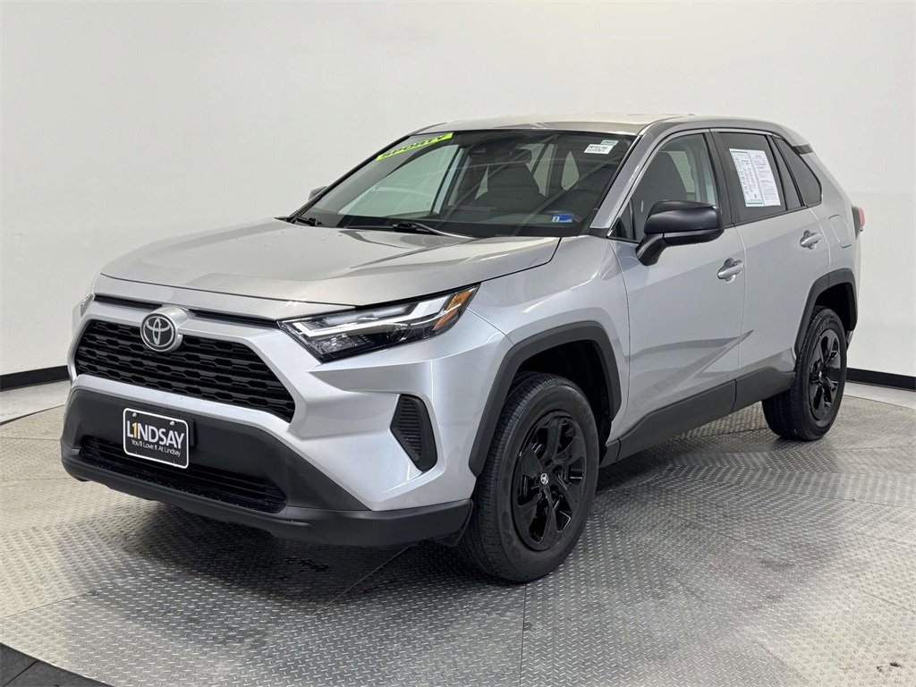 Used 2023 Toyota RAV4 LE image 3