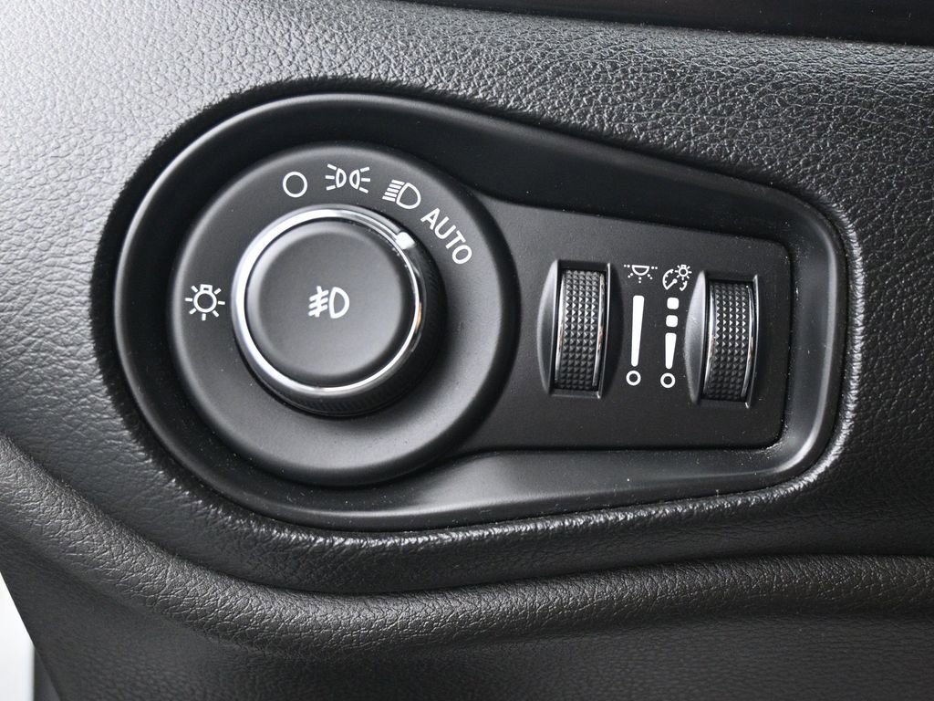 Used 2019 Jeep Renegade Latitude image 12