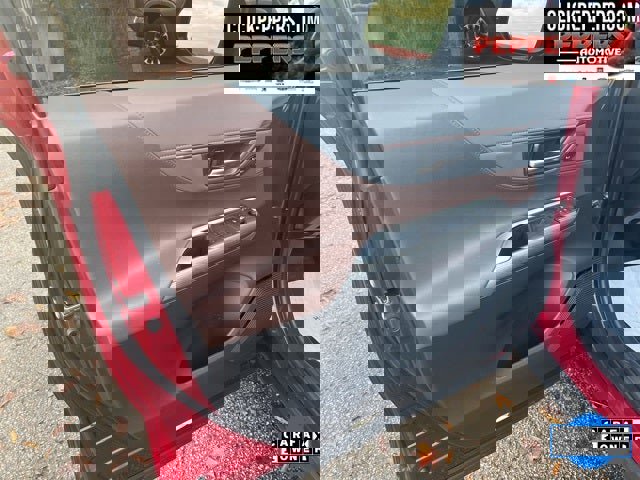 Used 2022 Toyota Venza XLE image 10