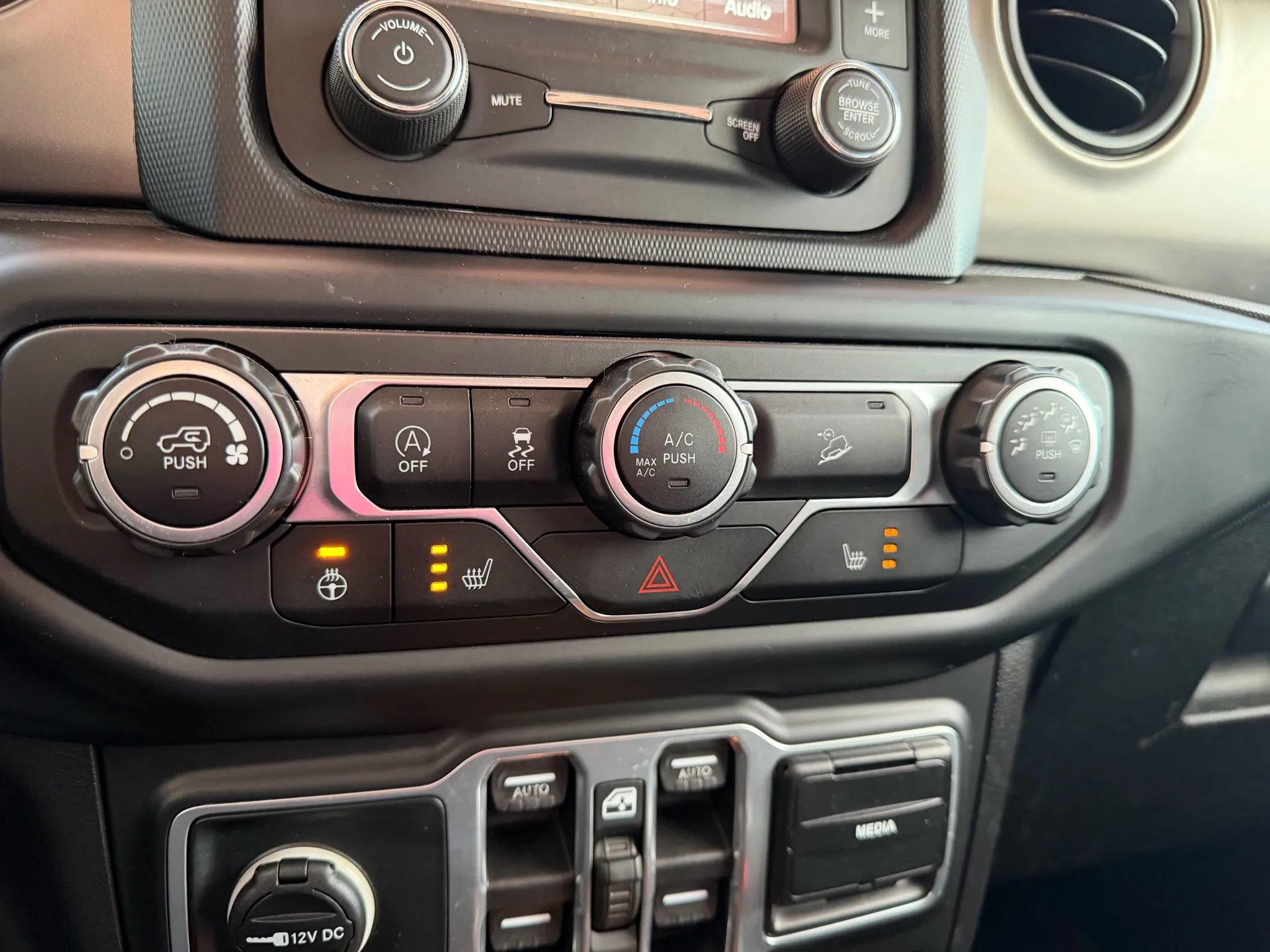 Used 2018 Jeep Wrangler Unlimited Sport S image 24