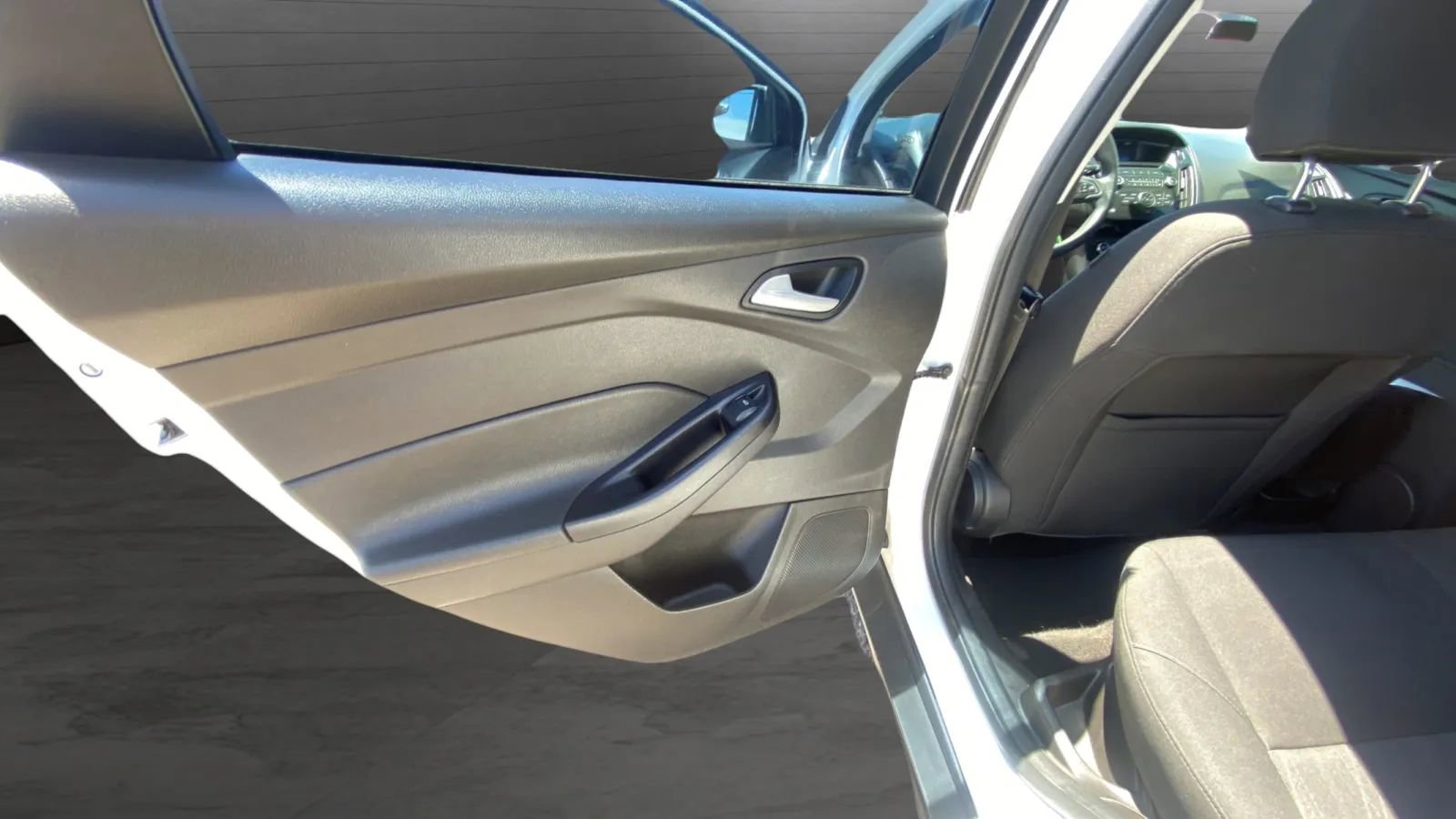 Used 2017 Ford Focus SE FWD image 30