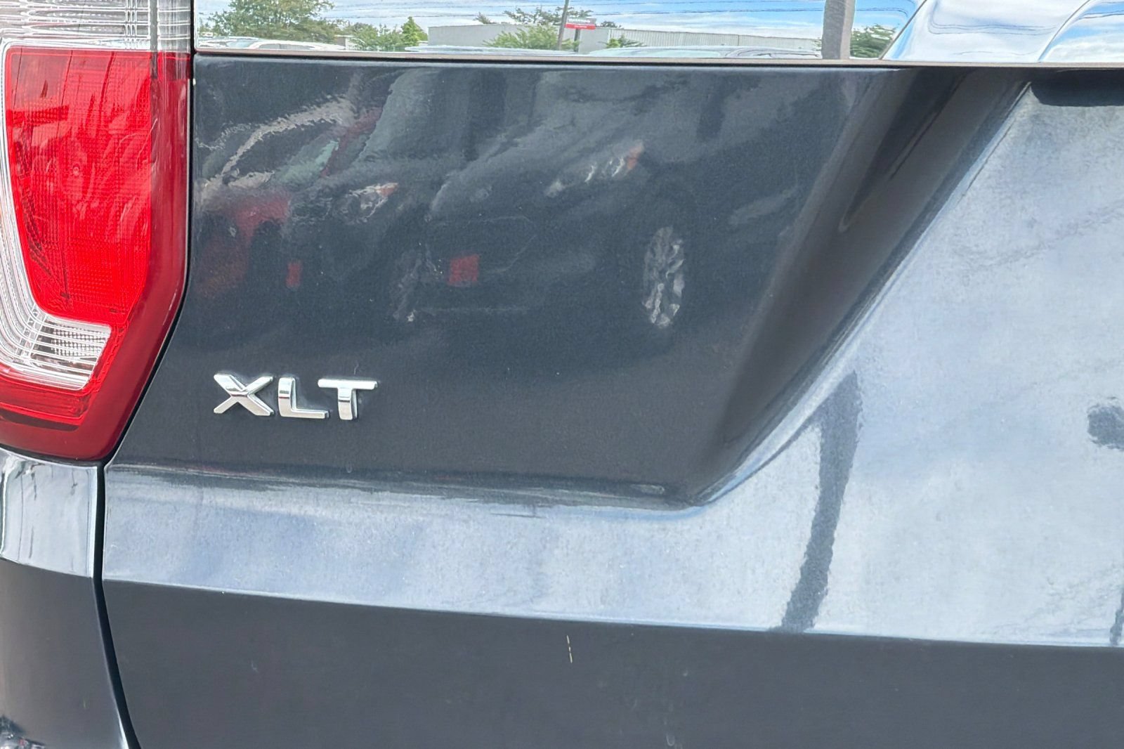 Used 2017 Ford Explorer XLT FWD image 30