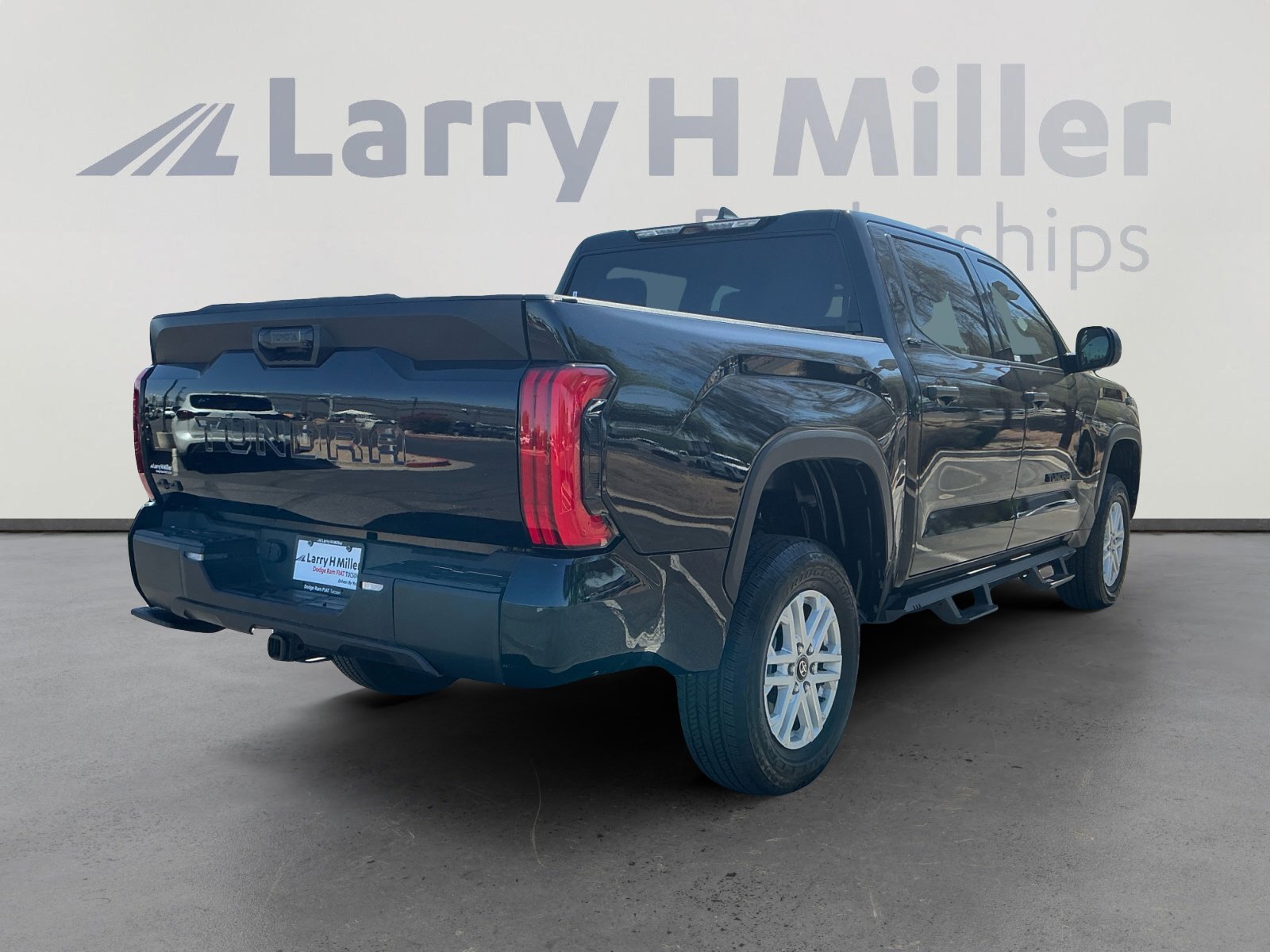 Used 2025 Toyota Tundra SR5 AWD/4WD image 5