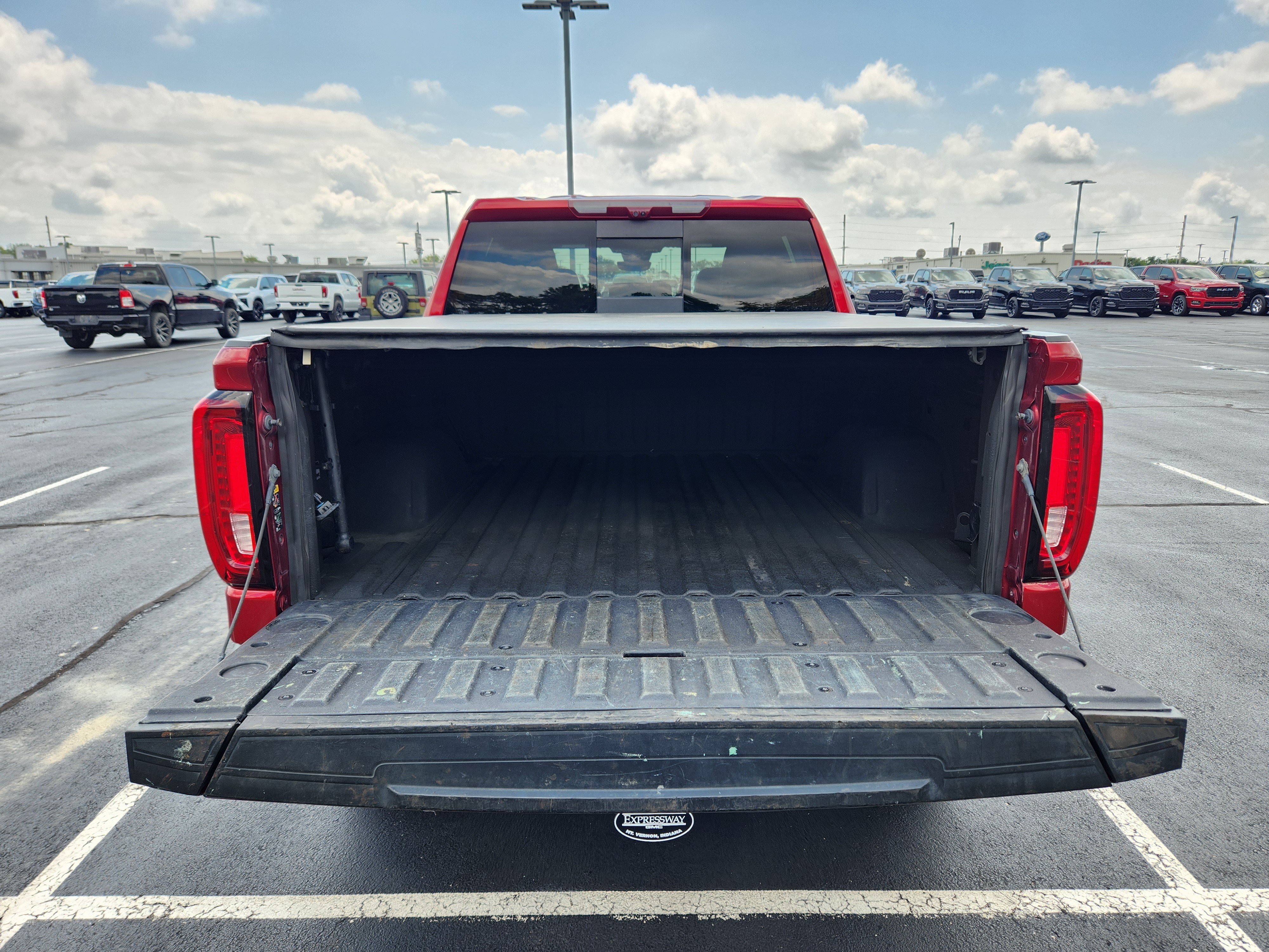 Used 2024 GMC Sierra 1500 AT4 w/ Technology Package AWD/4WD image 9