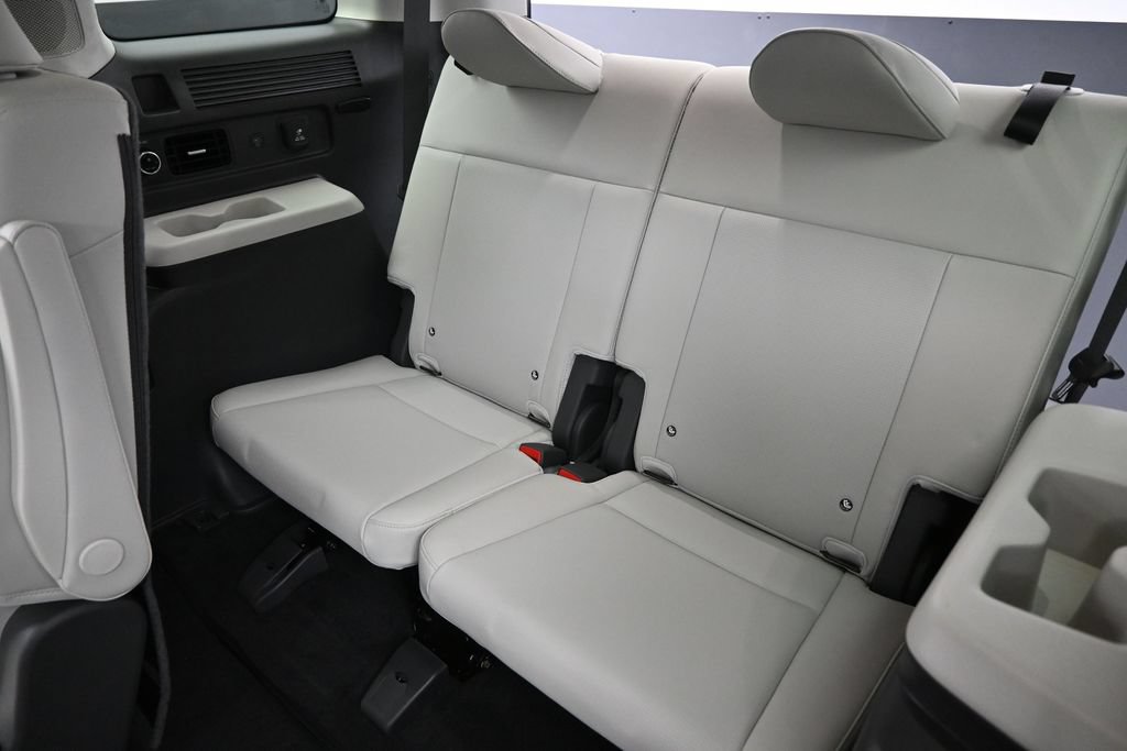 Used 2025 Hyundai Santa Fe Calligraphy FWD image 32