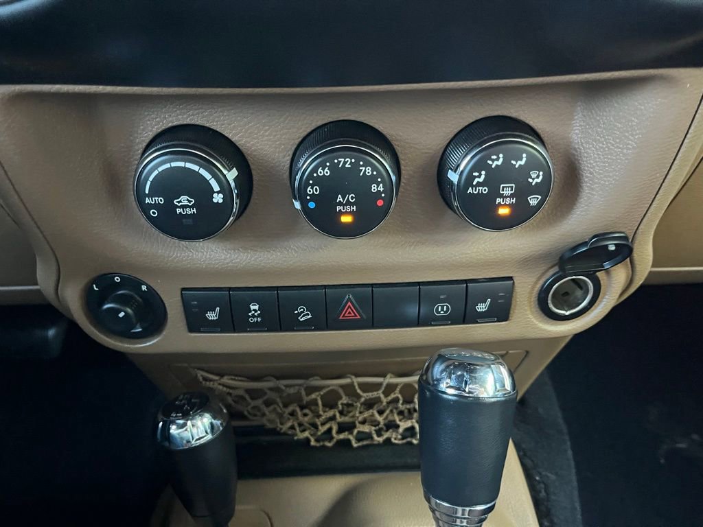 Used 2017 Jeep Wrangler Unlimited Sahara w/ Connectivity Group image 34
