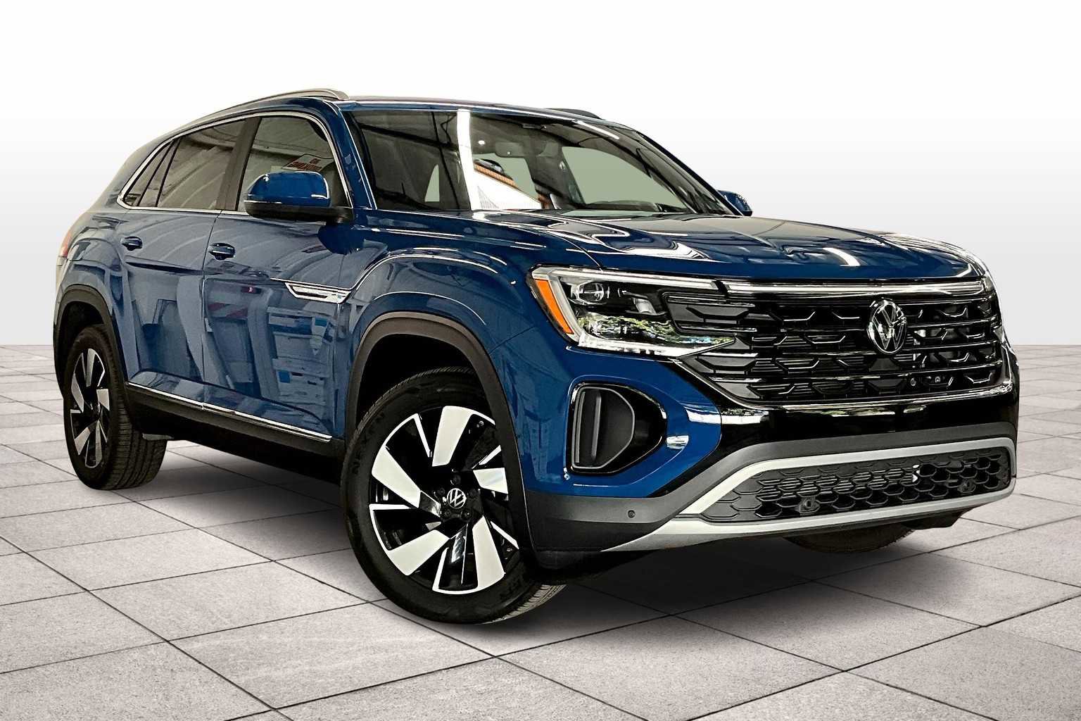 Used 2025 Volkswagen Atlas Cross Sport SEL image 2