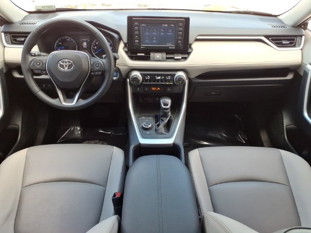 Used 2022 Toyota RAV4 XLE Premium AWD/4WD image 4