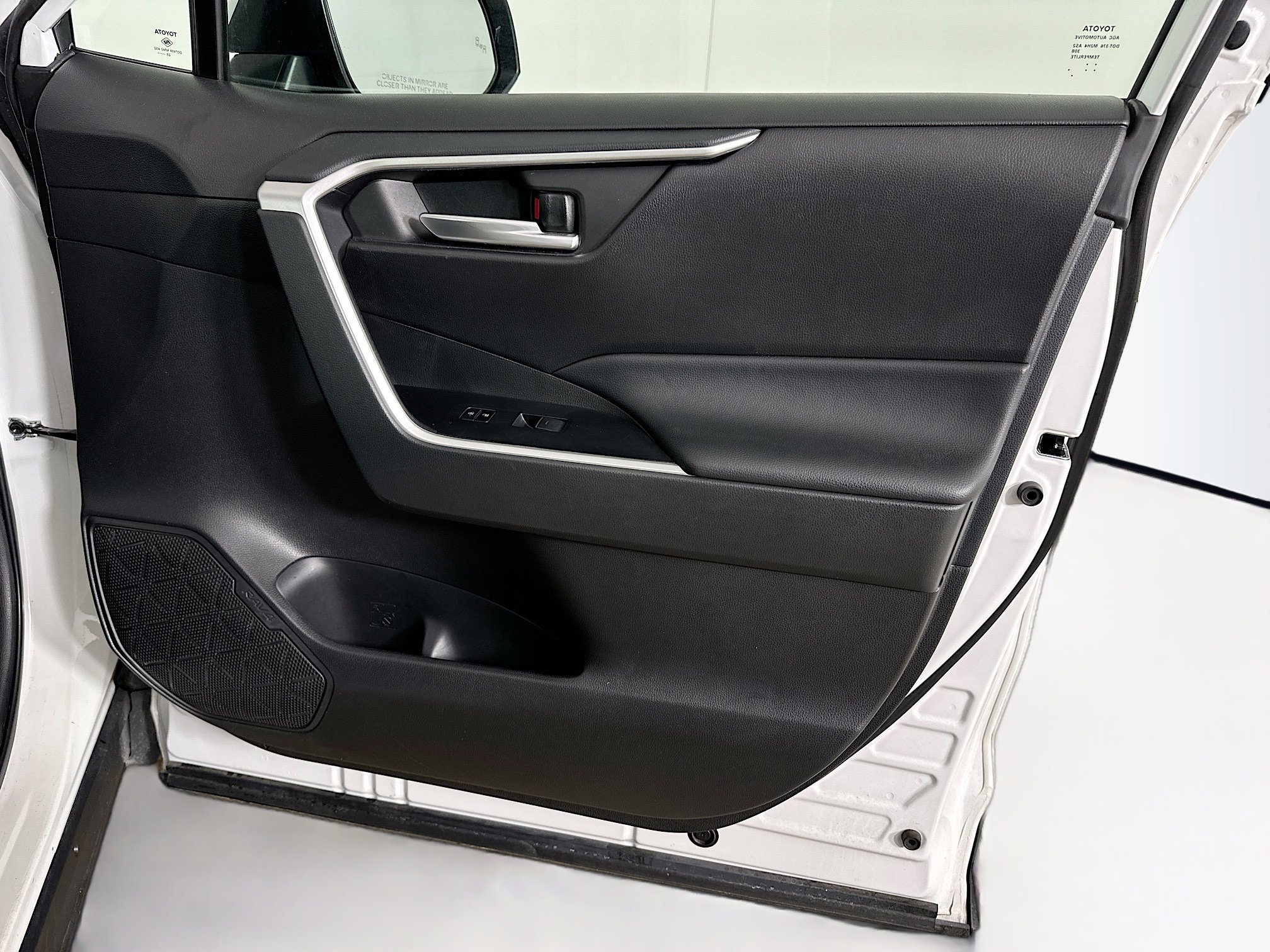 Used 2024 Toyota RAV4 XLE image 30