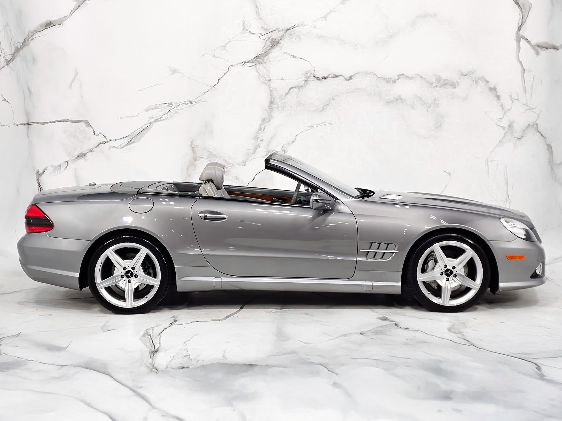 Used 2012 Mercedes-Benz SL 550 image 8