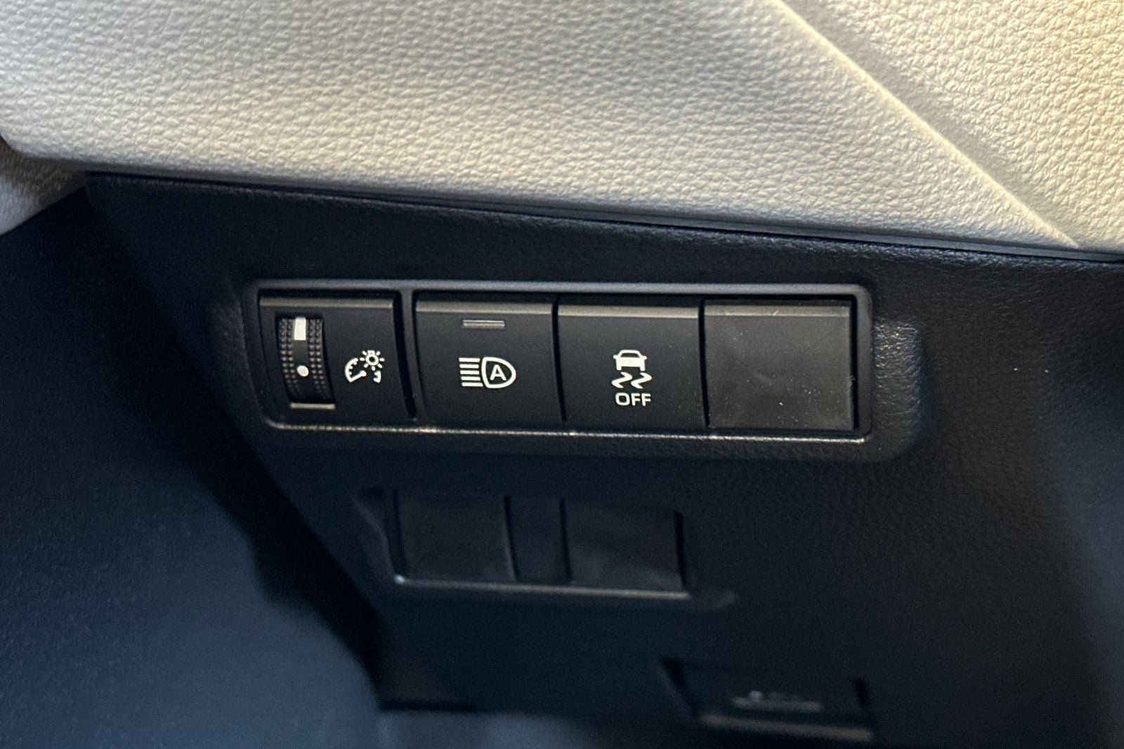 New 2026 Toyota Corolla Cross L image 30