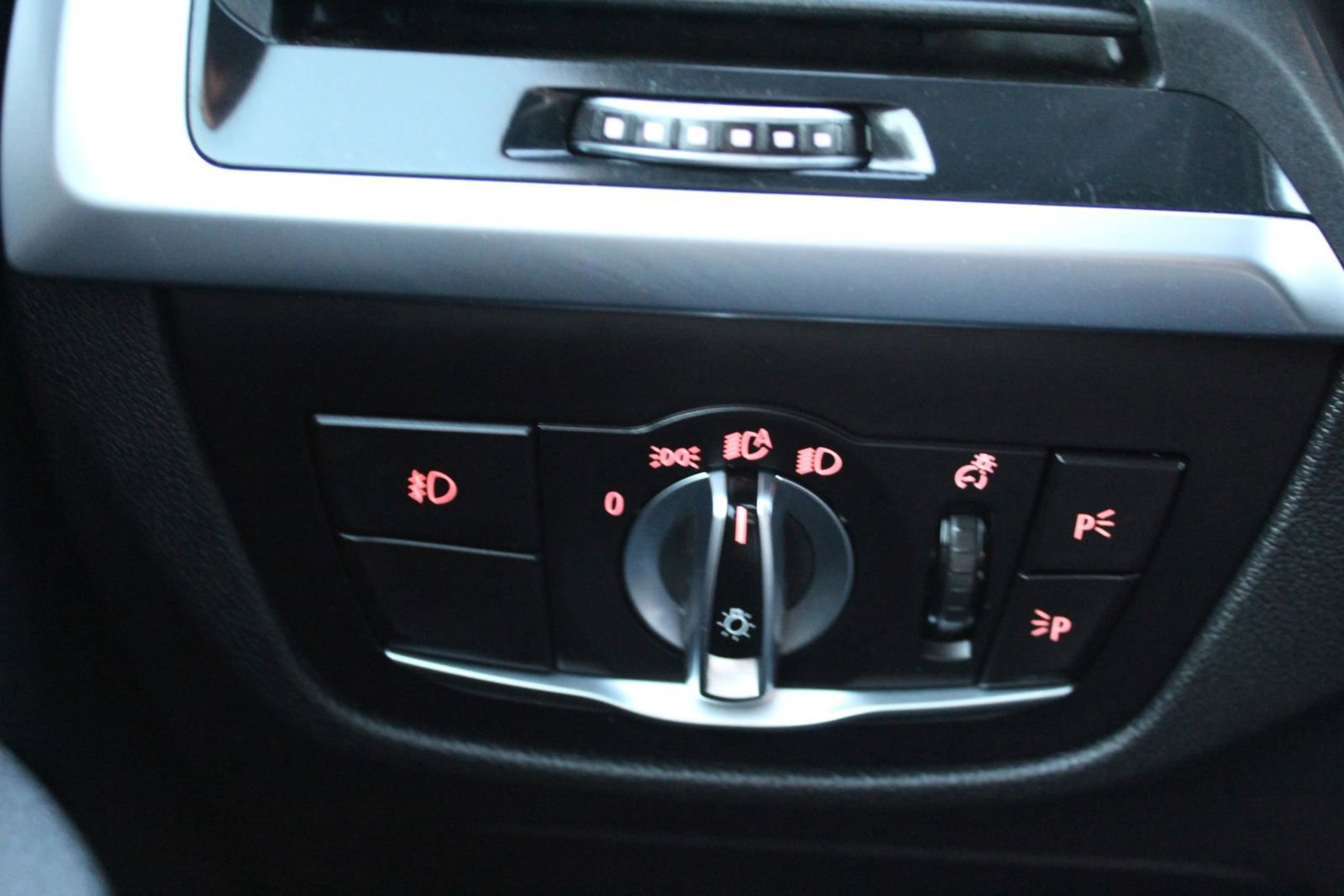 Used 2019 BMW X3 sDrive30i w/ Driving Assistance Package image 27