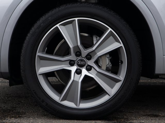 Certified 2025 Audi Q5 2.0T Premium w/ Convenience Plus Package image 12