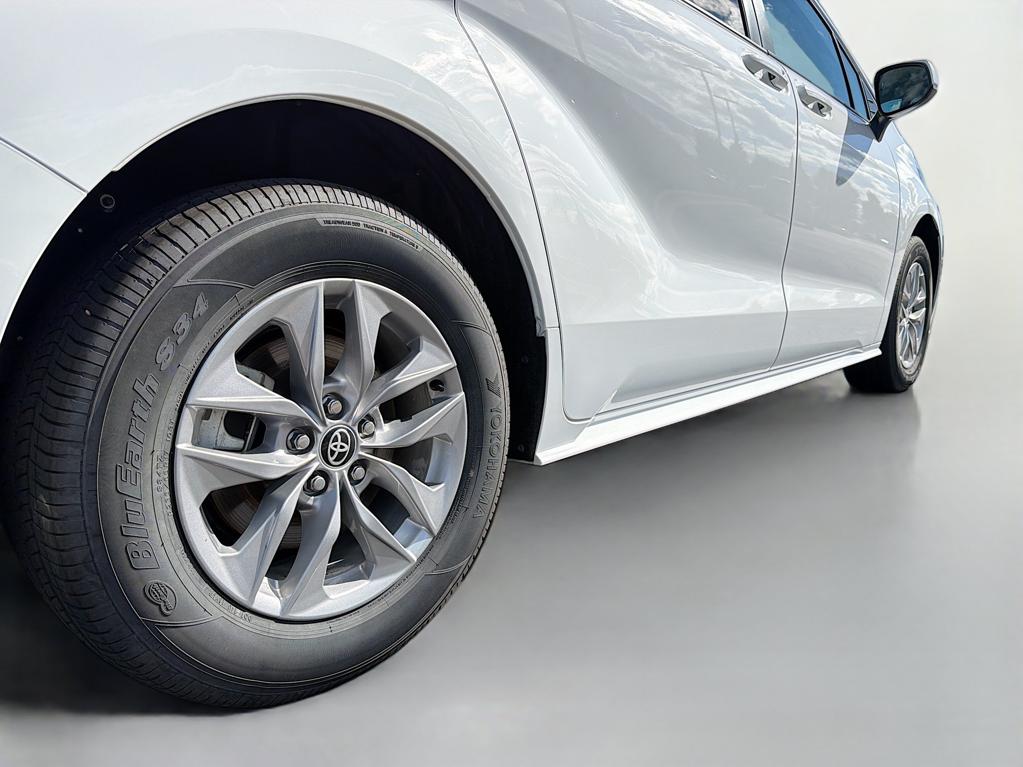 Certified 2026 Toyota Sienna LE FWD image 16
