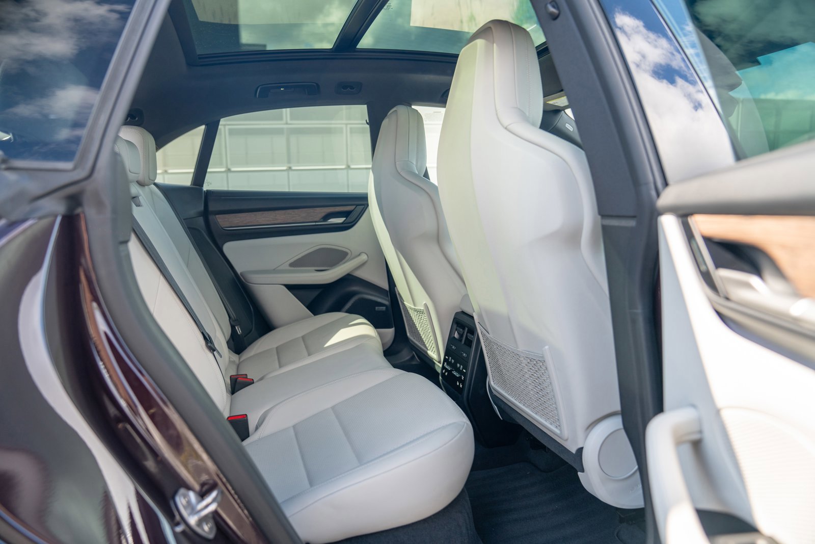 Certified 2025 Porsche Macan 4 Electric AWD/4WD image 25