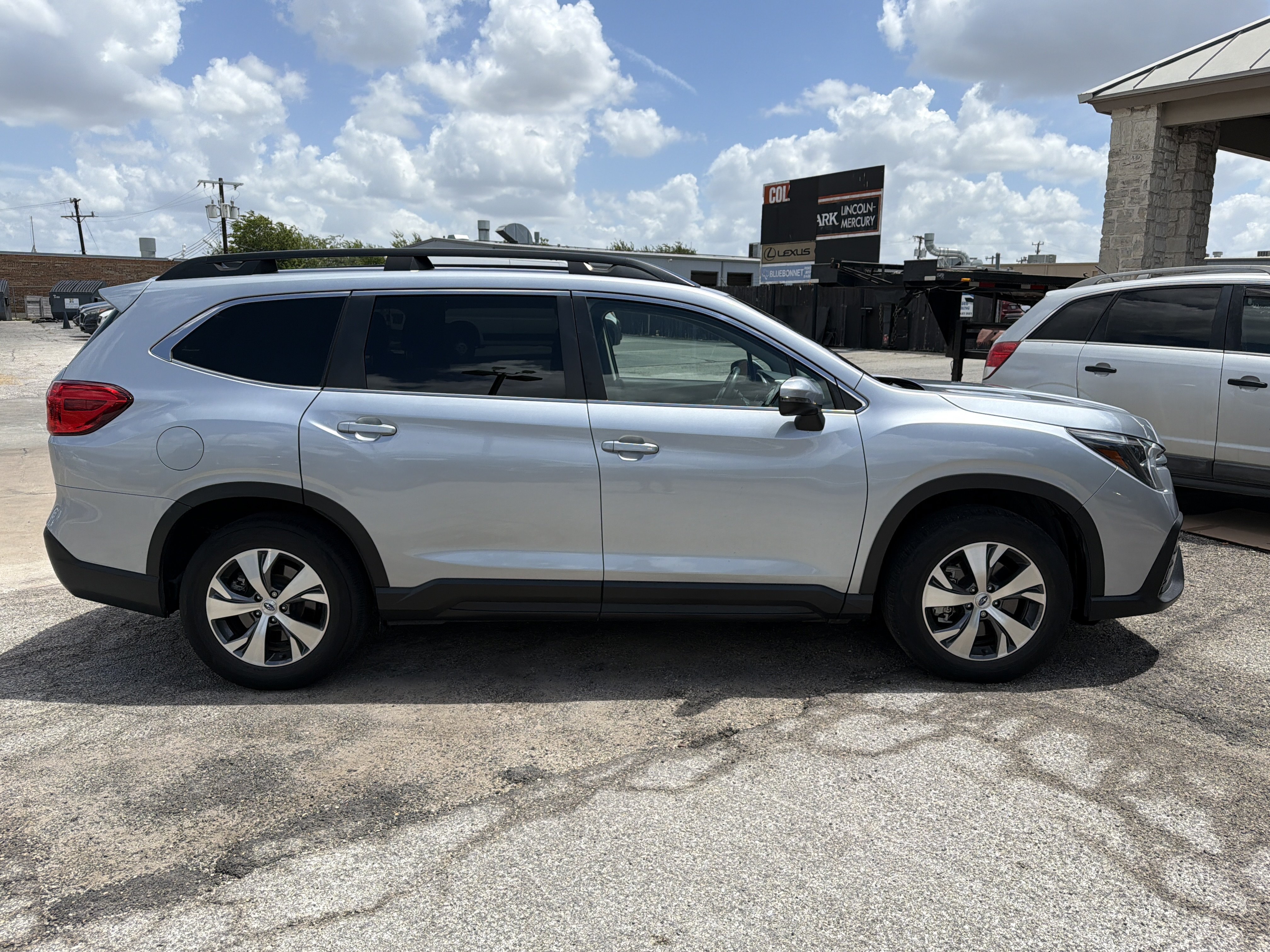 Certified 2023 Subaru Ascent Premium w/ Convenience Package AWD/4WD image 2
