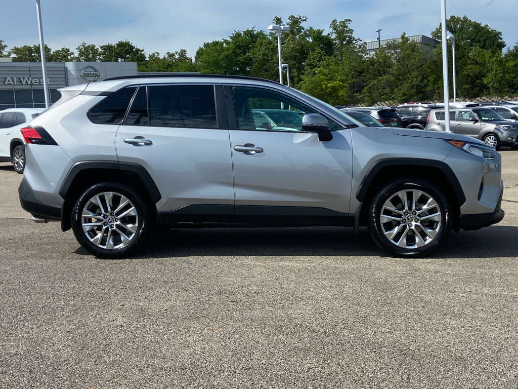 Used 2021 Toyota RAV4 XLE Premium AWD/4WD image 4
