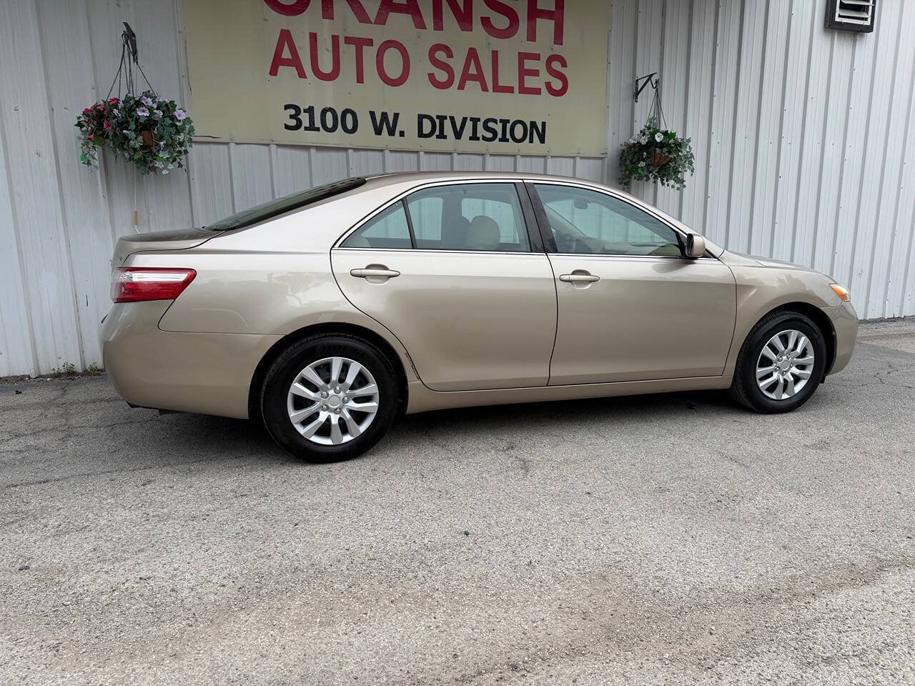 Used 2009 Toyota Camry LE FWD image 3