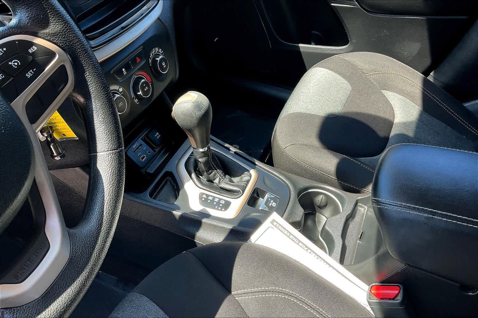 Used 2017 Jeep Cherokee Sport image 16
