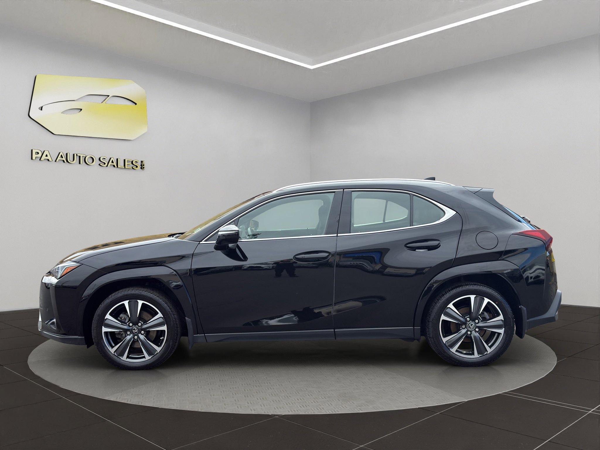 Used 2023 Lexus UX 250h AWD w/ Accessory Package (Z1) image 4
