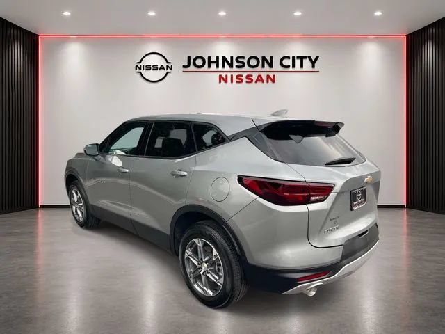 Used 2025 Chevrolet Blazer LT FWD image 7