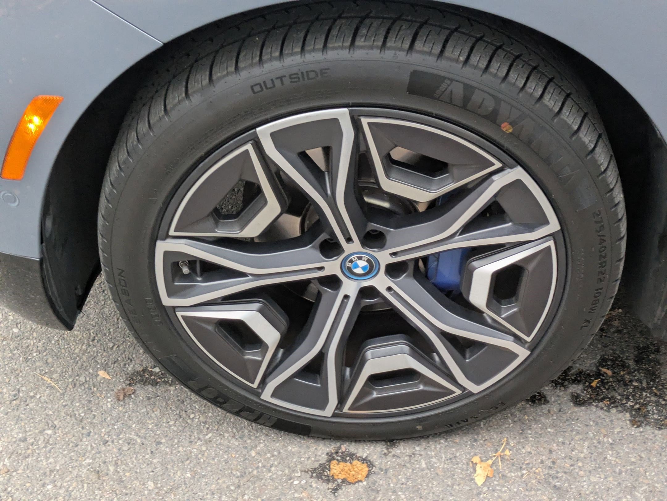 Used 2022 BMW iX xDrive50 w/ Premium Package image 11