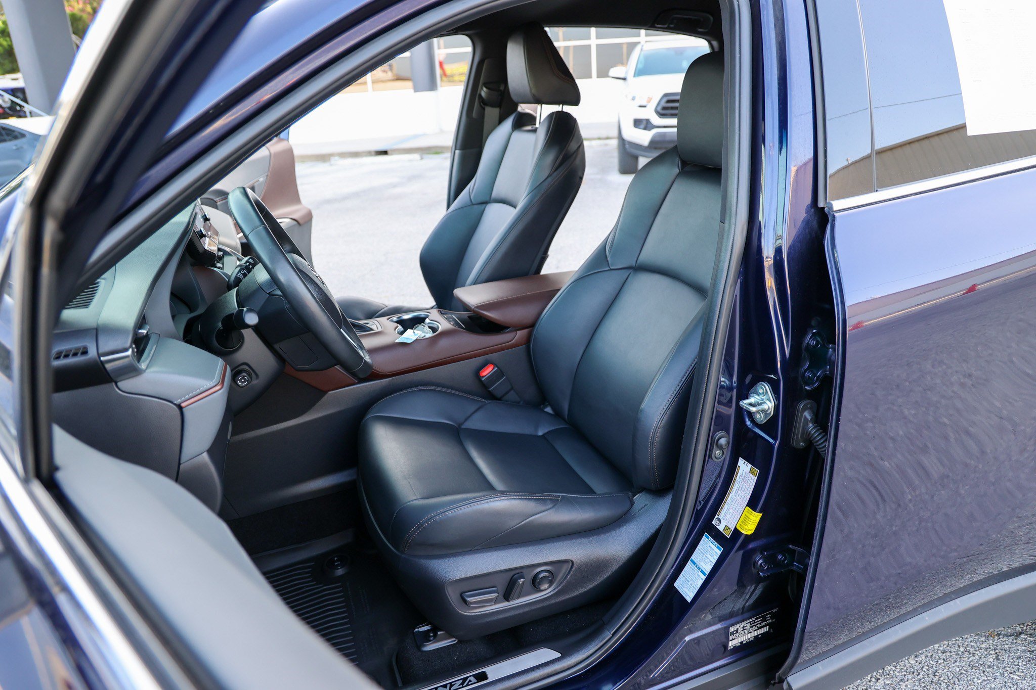 Certified 2022 Toyota Venza XLE AWD/4WD image 32