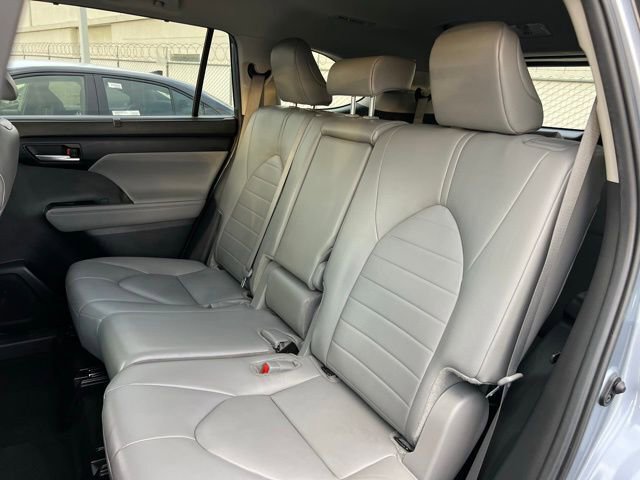 Certified 2024 Toyota Highlander XLE image 12