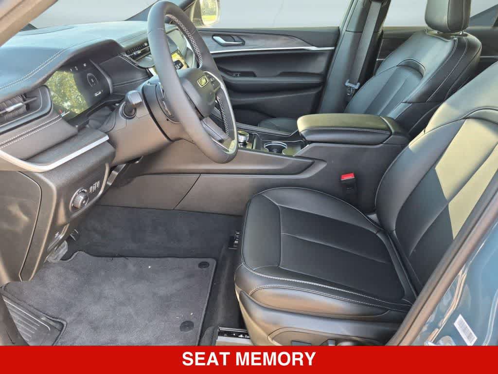New 2026 Jeep Grand Cherokee Limited w/ Limited Altitude Package AWD/4WD image 16