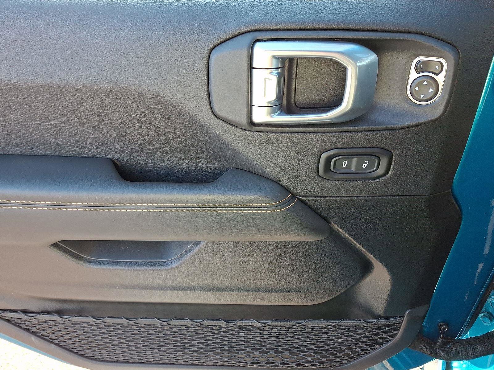 Used 2024 Jeep Wrangler Unlimited Sahara w/ Technology Group image 12