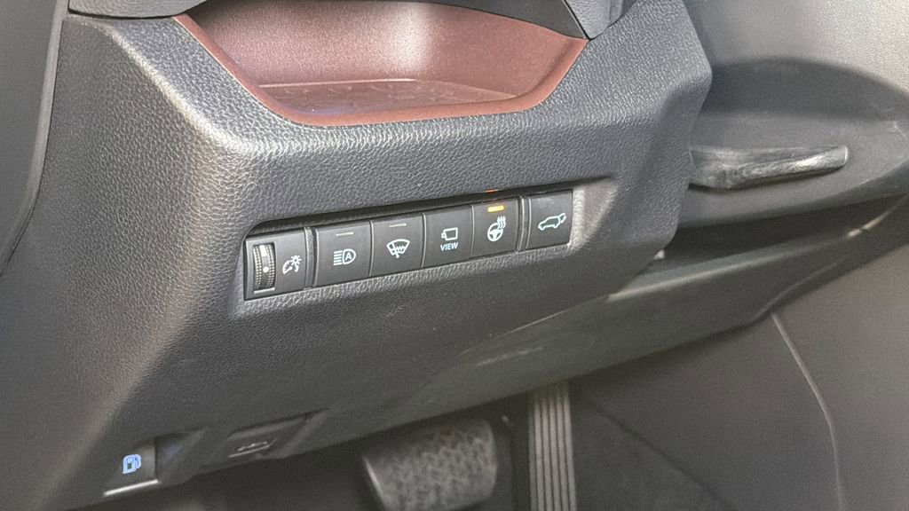 Used 2020 Toyota RAV4 Limited image 28