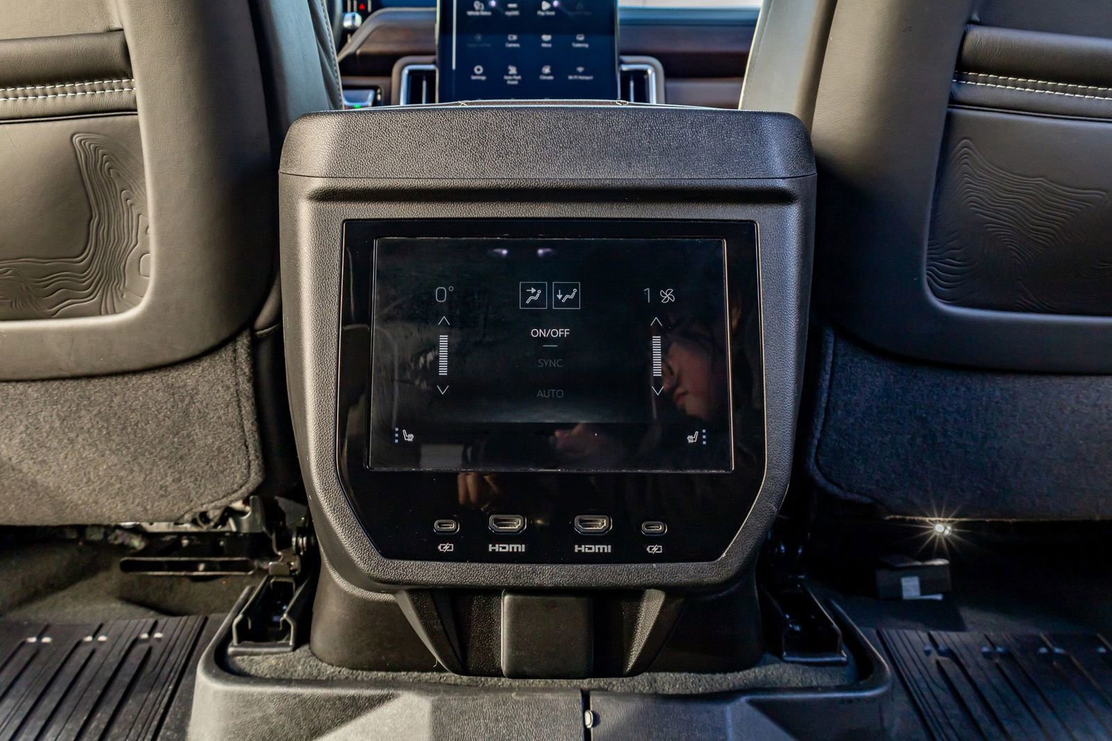 Used 2025 GMC Yukon Denali Ultimate image 32