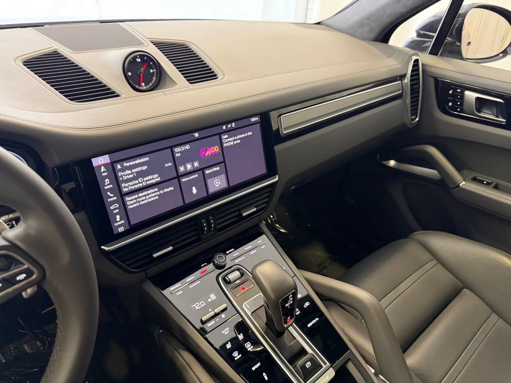 Certified 2019 Porsche Cayenne Turbo AWD/4WD image 17