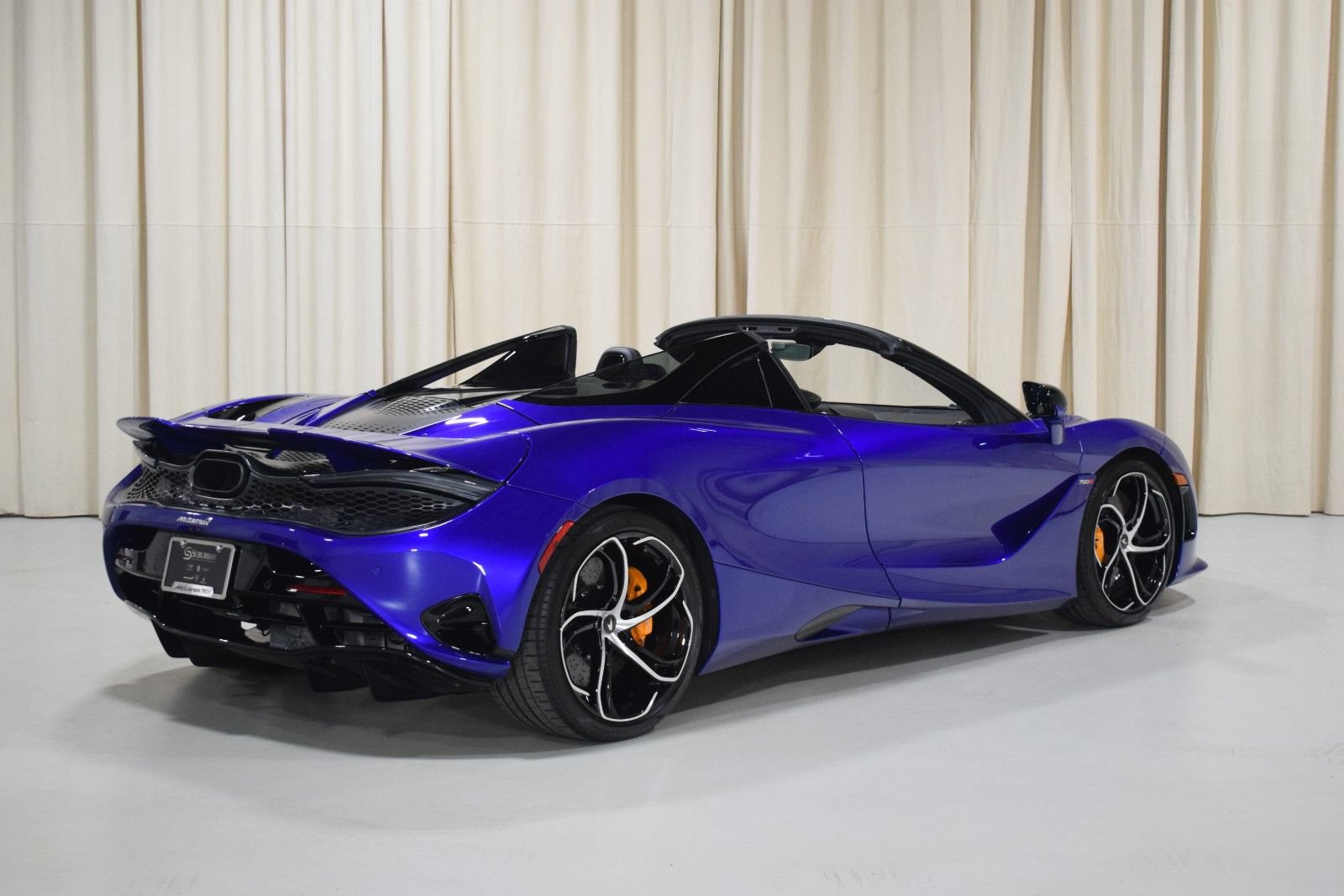 Used 2024 McLaren 750S Spider RWD image 11