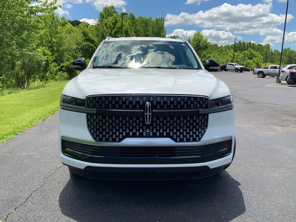 New 2027 Lincoln Navigator L Premier AWD/4WD image 6