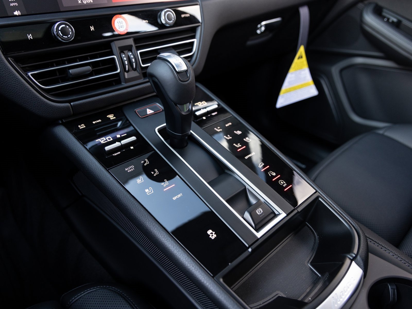 Certified 2026 Porsche Macan image 17