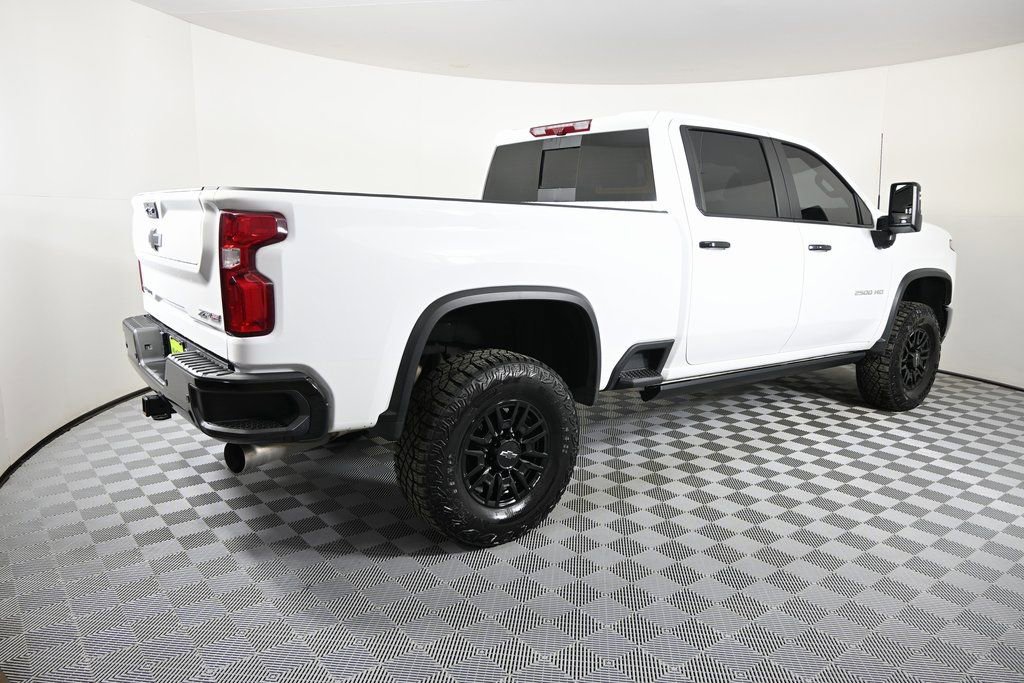 Used 2024 Chevrolet Silverado 2500 ZR2 w/ Technology Package image 7
