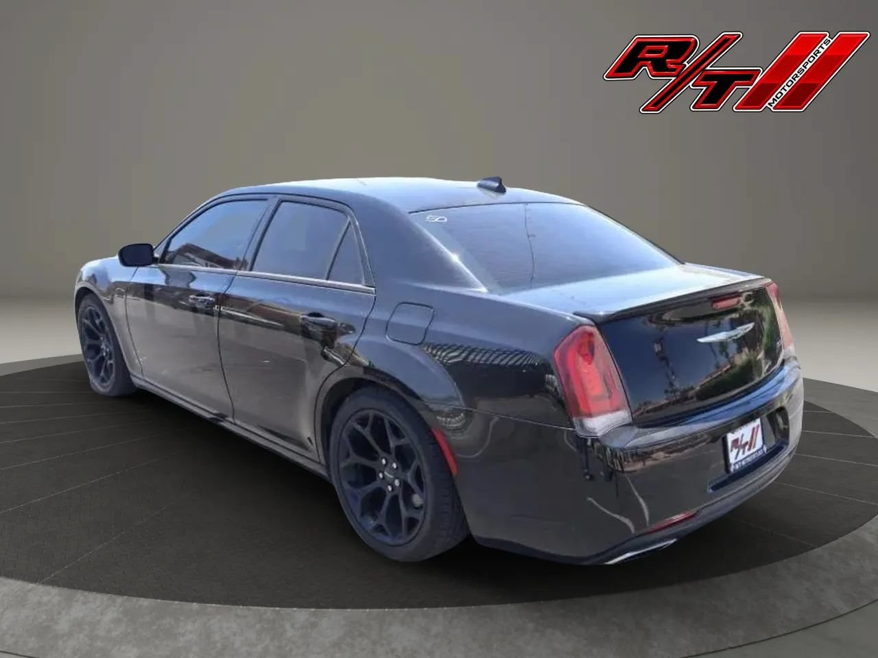 Used 2019 Chrysler 300 Touring w/ Sport Appearance Package RWD image 5