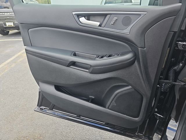 Used 2024 Ford Edge SE w/ Black Appearance Package image 32