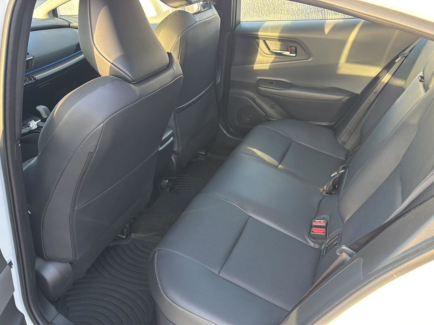 Used 2025 Toyota Prius XLE FWD image 11